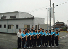 研修施設前にて